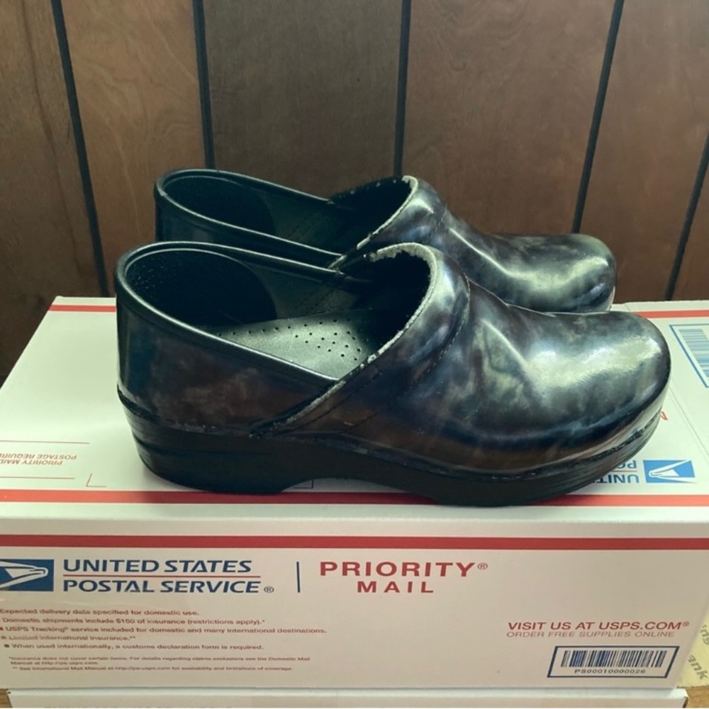 Dansko Professional Clogs Nursing Black Marbled Green Patent Leather Size 39